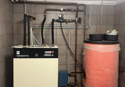 Gasheizung und Warmwasserbereiter mit alten Wärmepumpen Direktabsorber.